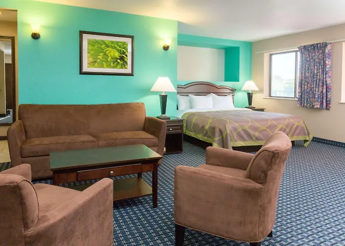 Super 8 By Wyndham Naples