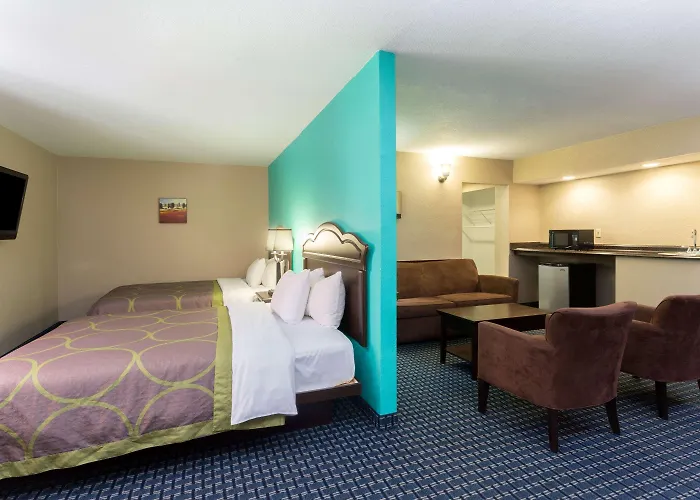 Super 8 By Wyndham Naples