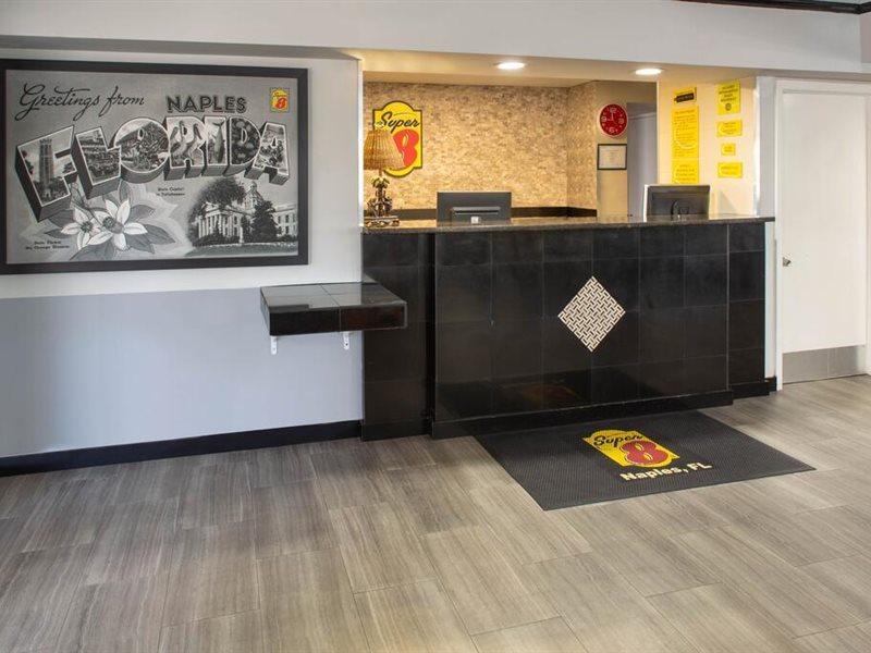 Super 8 By Wyndham Naples Hotel Golden Gate