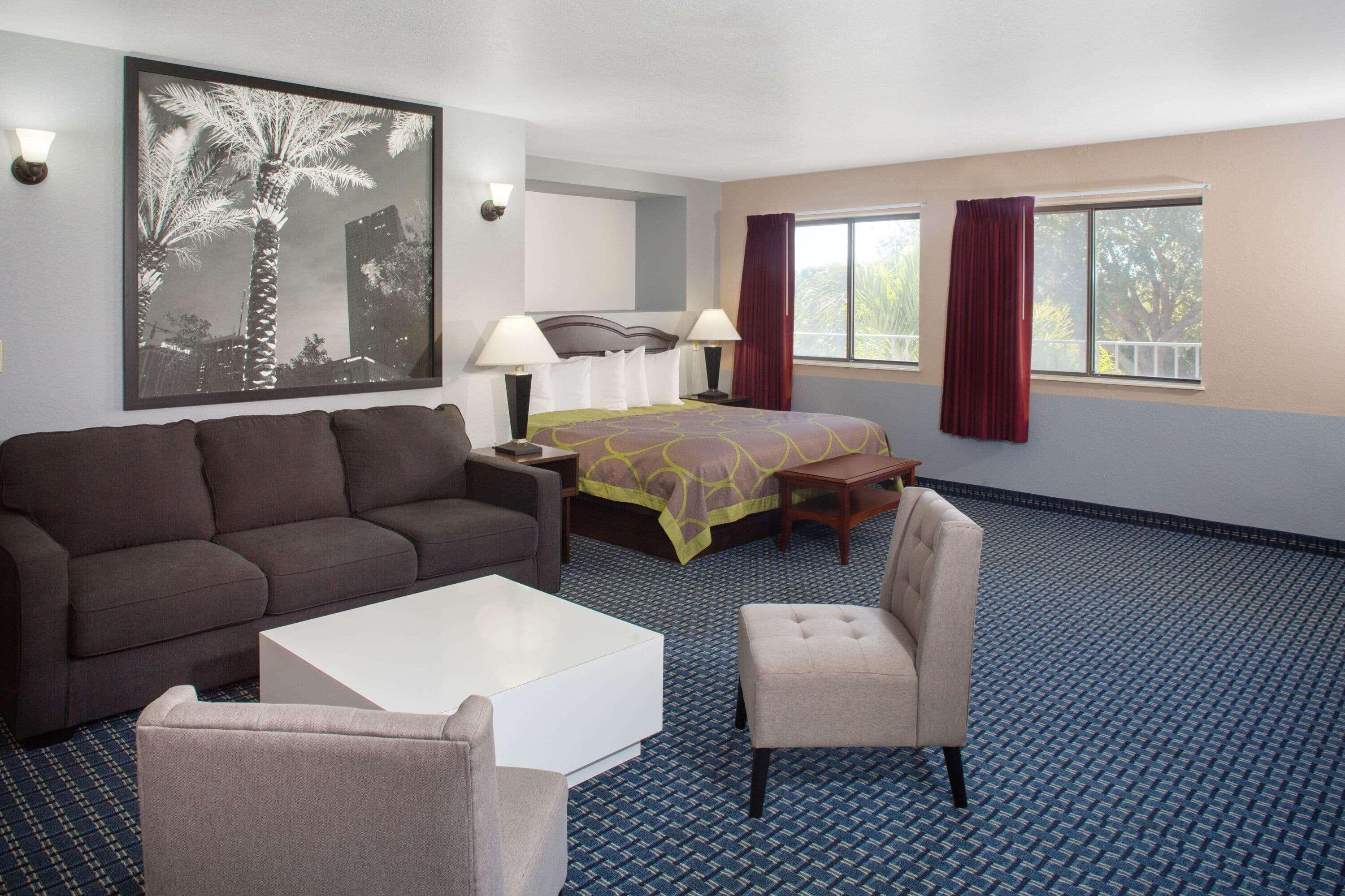 Super 8 By Wyndham Naples Hotel Golden Gate