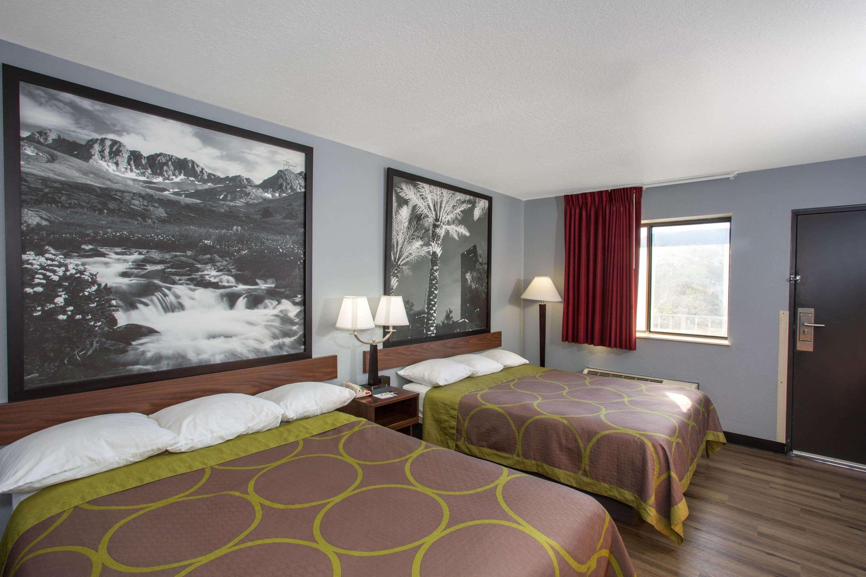 Super 8 By Wyndham Naples * Golden Gate