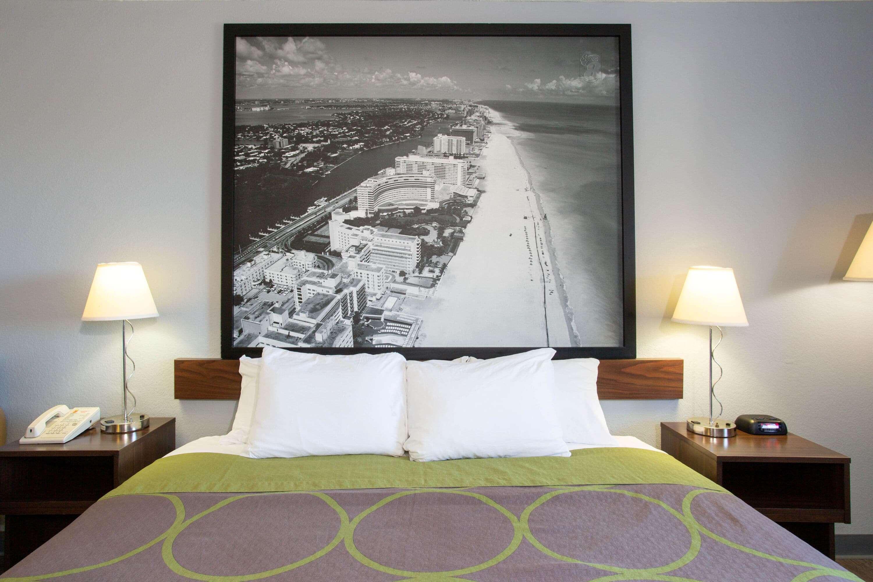 Super 8 By Wyndham Naples * Golden Gate