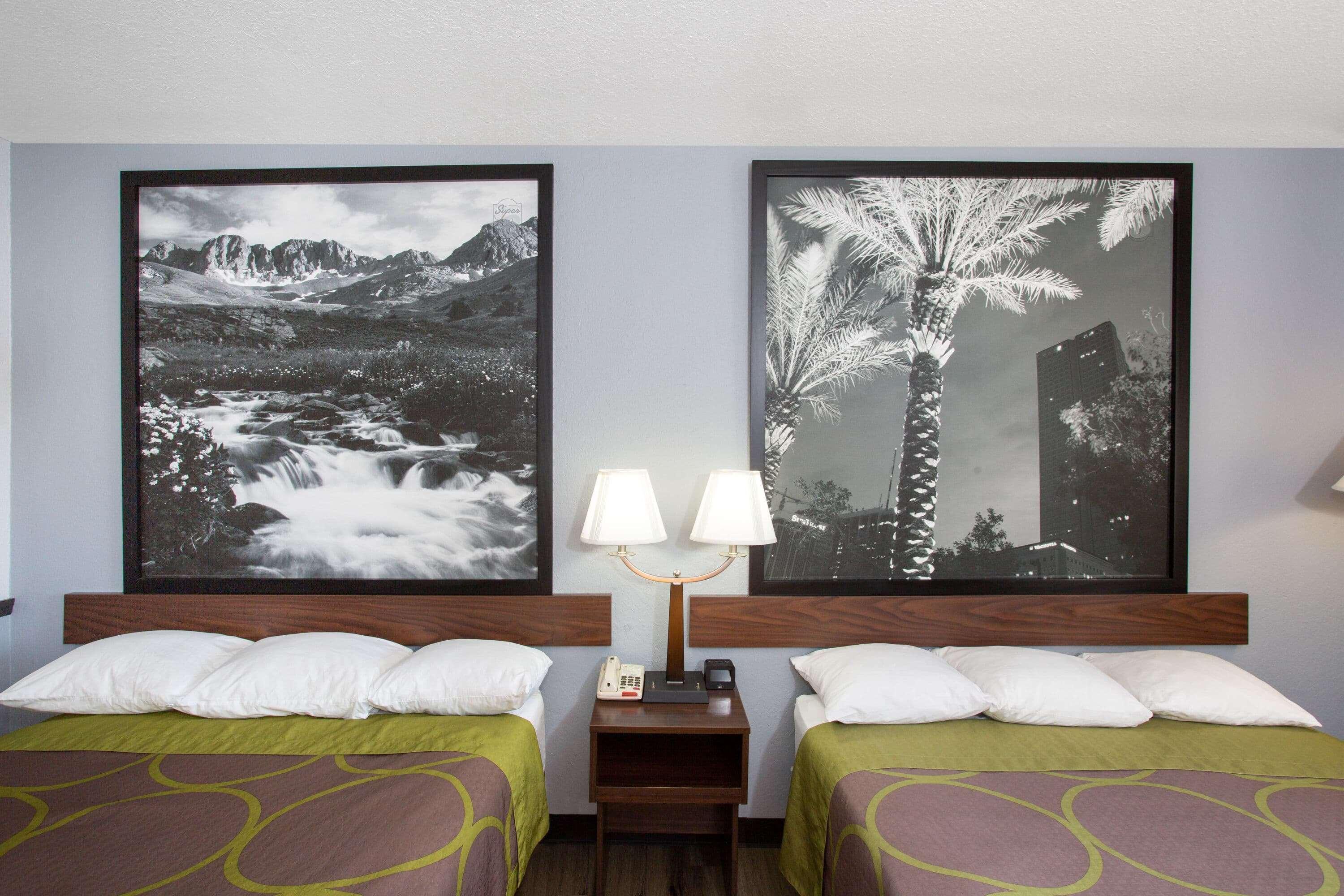 Super 8 By Wyndham Naples *