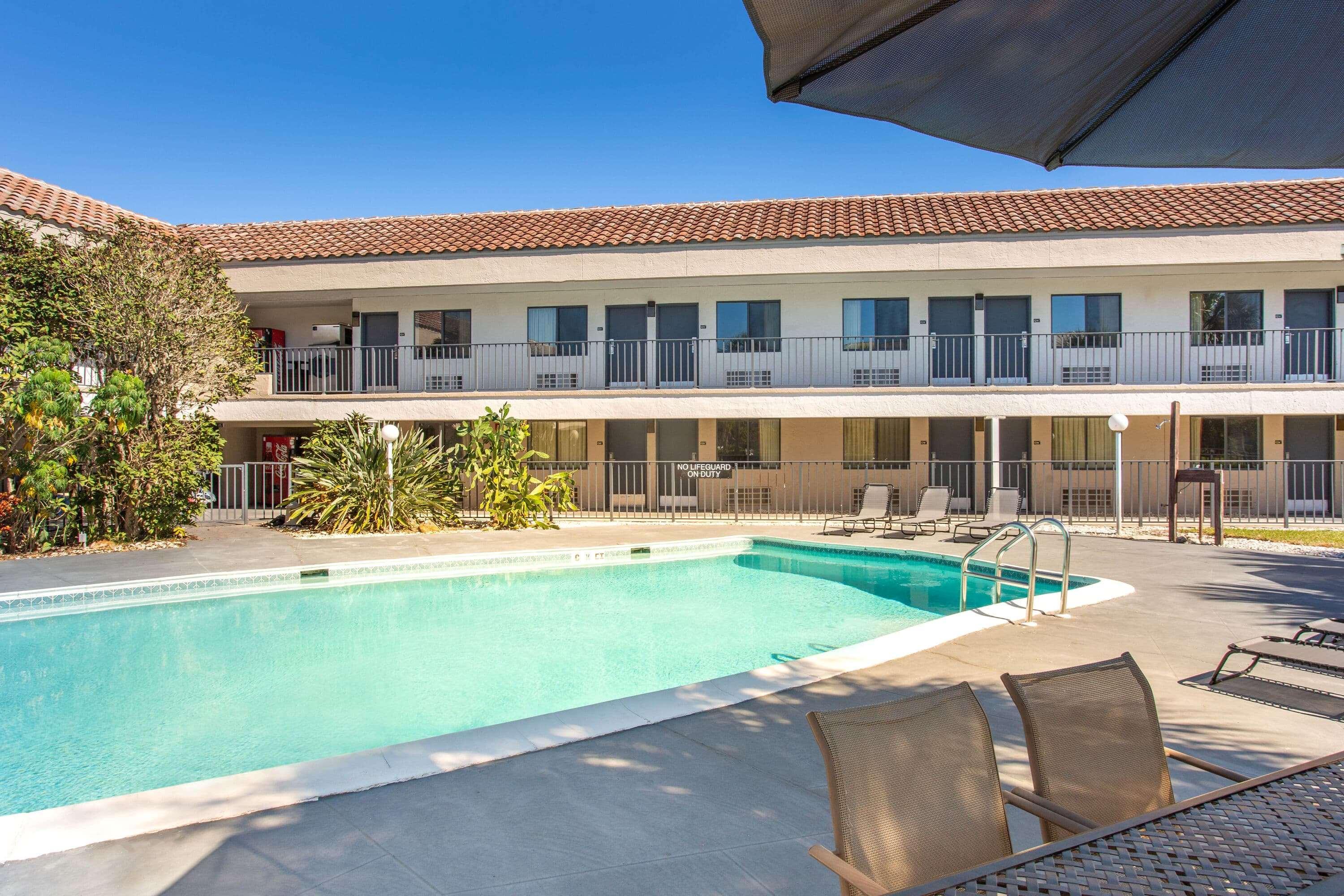 Hotel Super 8 By Wyndham Naples