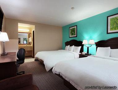 Super 8 By Wyndham Naples
