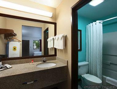 Super 8 By Wyndham Naples * Golden Gate