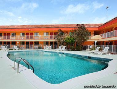 Super 8 By Wyndham Naples Golden Gate
