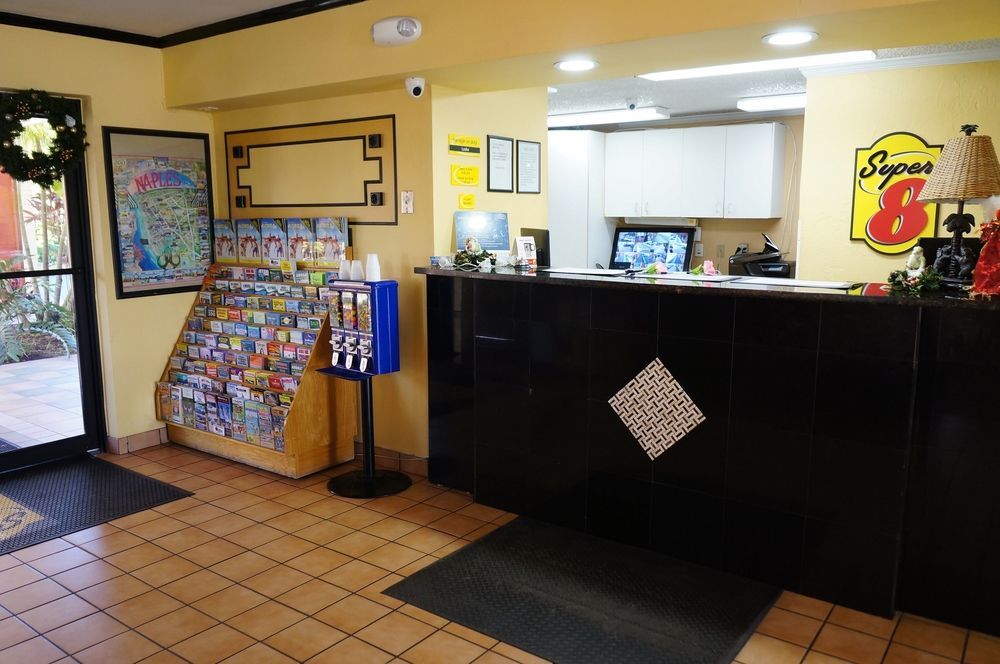 Hotel Super 8 By Wyndham Naples