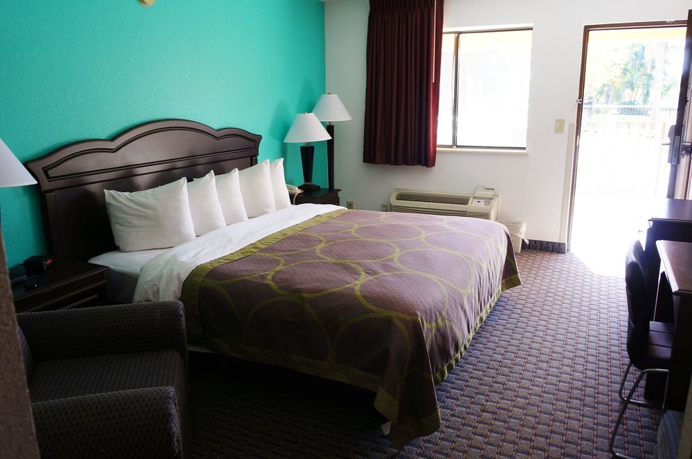 Hotel Super 8 By Wyndham Naples Golden Gate