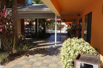 Super 8 By Wyndham Naples Hotel *