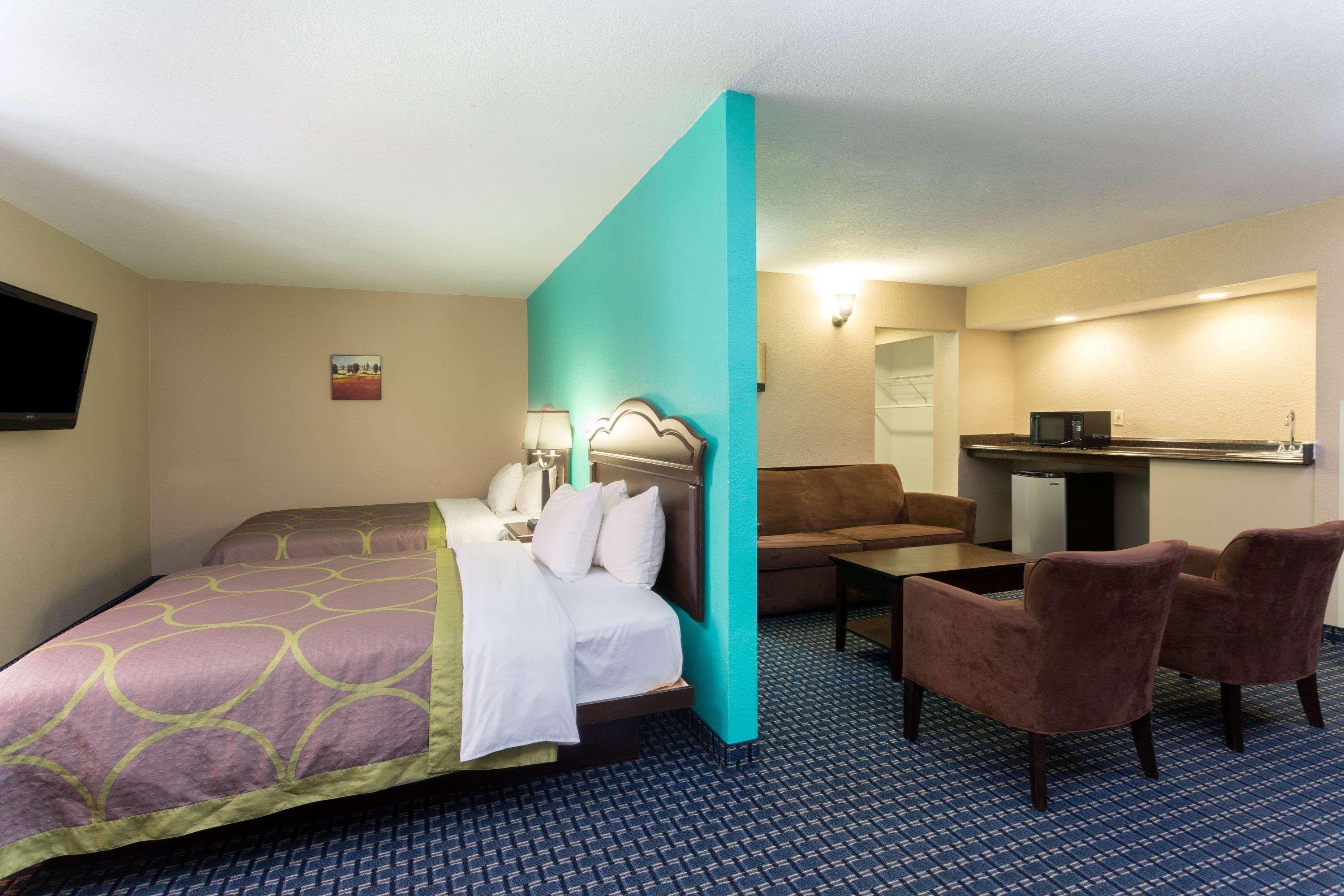 Hotel Super 8 By Wyndham Naples Golden Gate