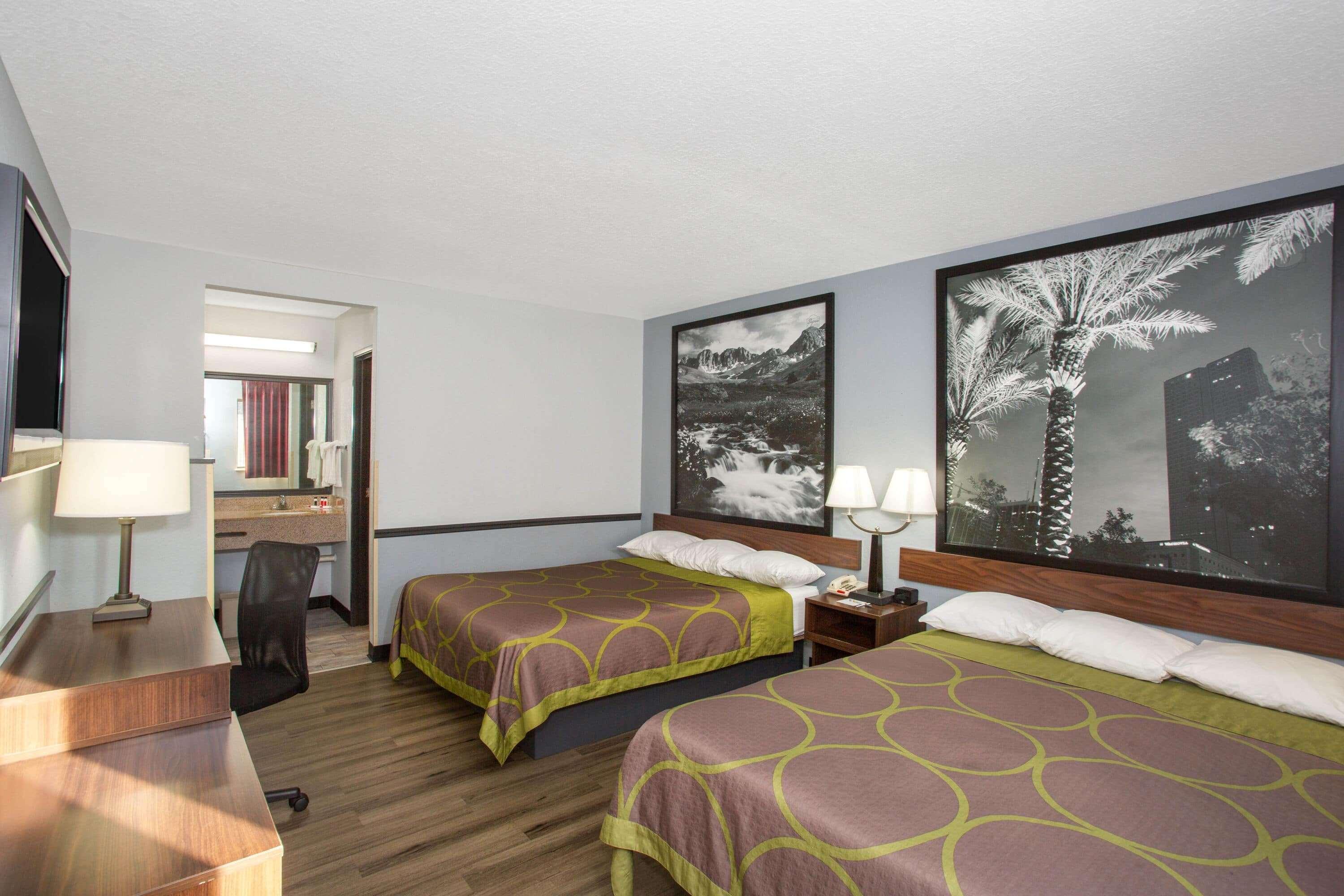 Super 8 By Wyndham Naples Golden Gate