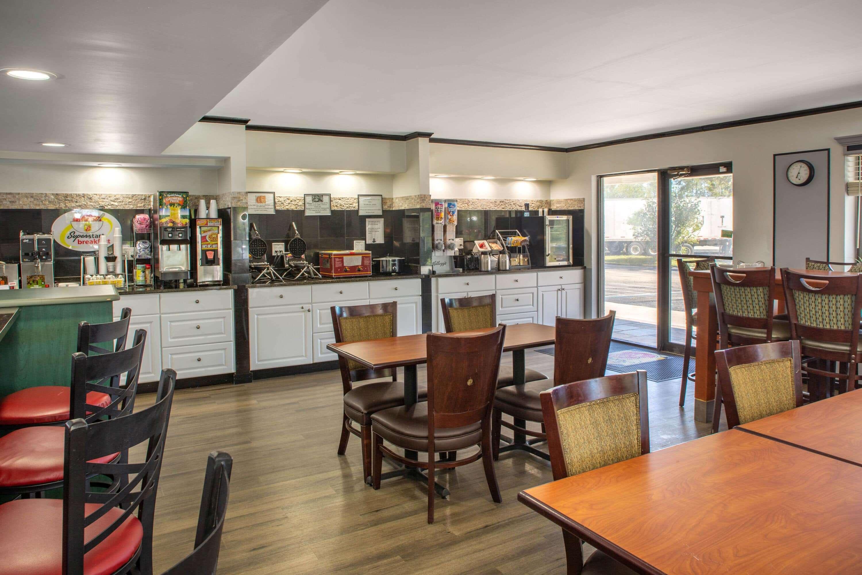 Super 8 By Wyndham Naples * Golden Gate