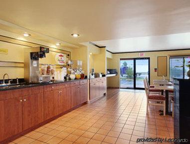 Super 8 By Wyndham Naples Golden Gate