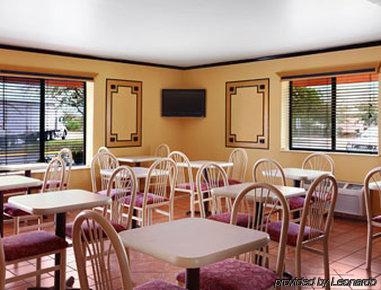 Super 8 By Wyndham Naples * Golden Gate