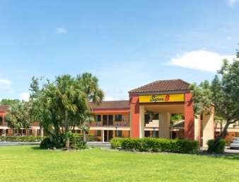 Super 8 By Wyndham Naples *