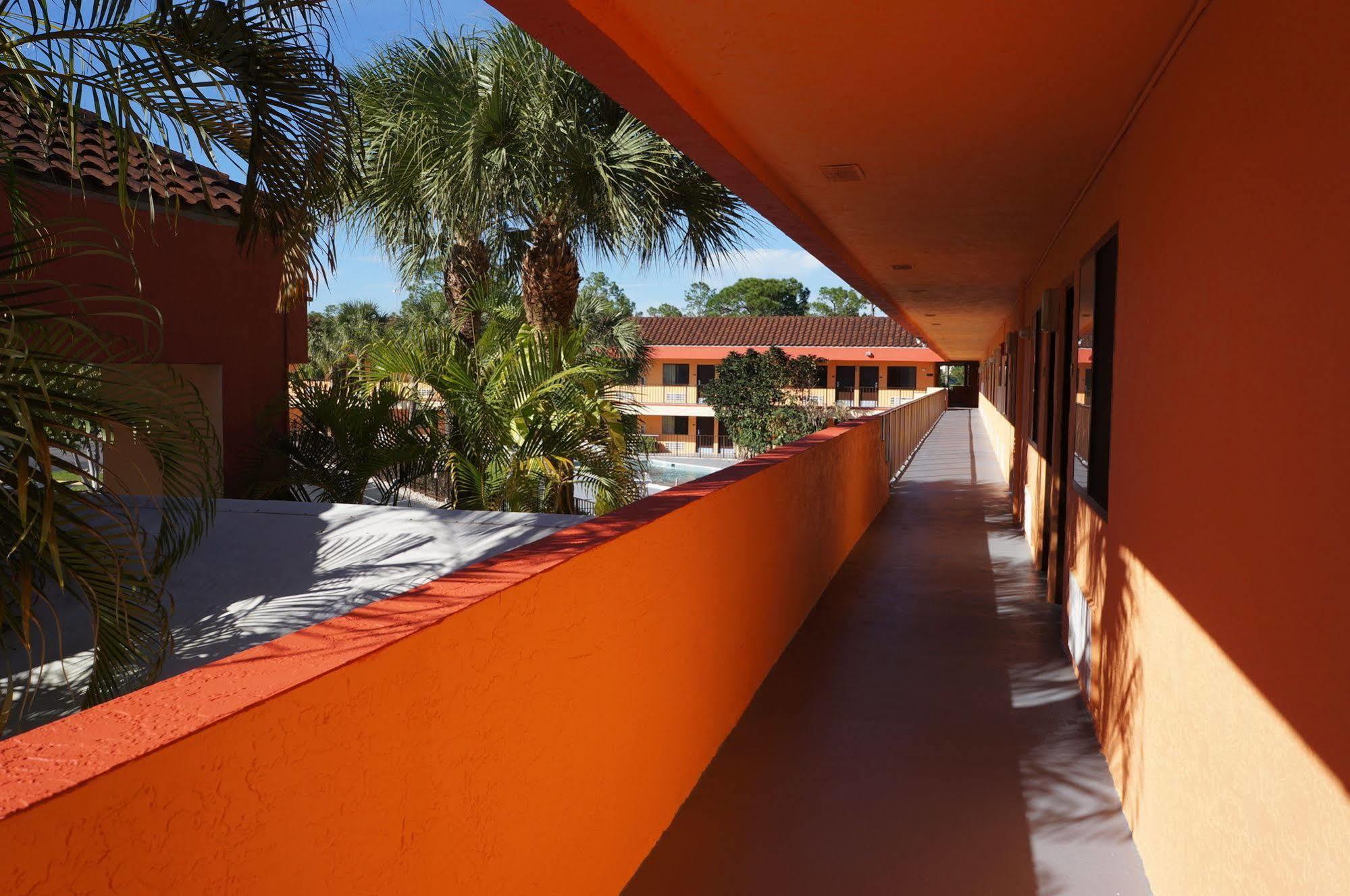 Hotel Super 8 By Wyndham Naples *
