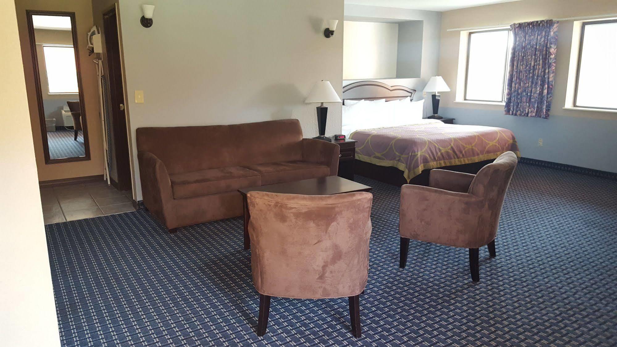 Hotel Super 8 By Wyndham Naples Golden Gate