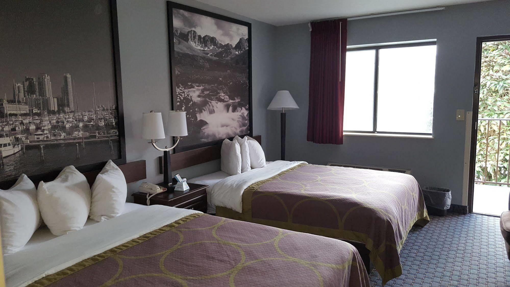 Hotel Super 8 By Wyndham Naples