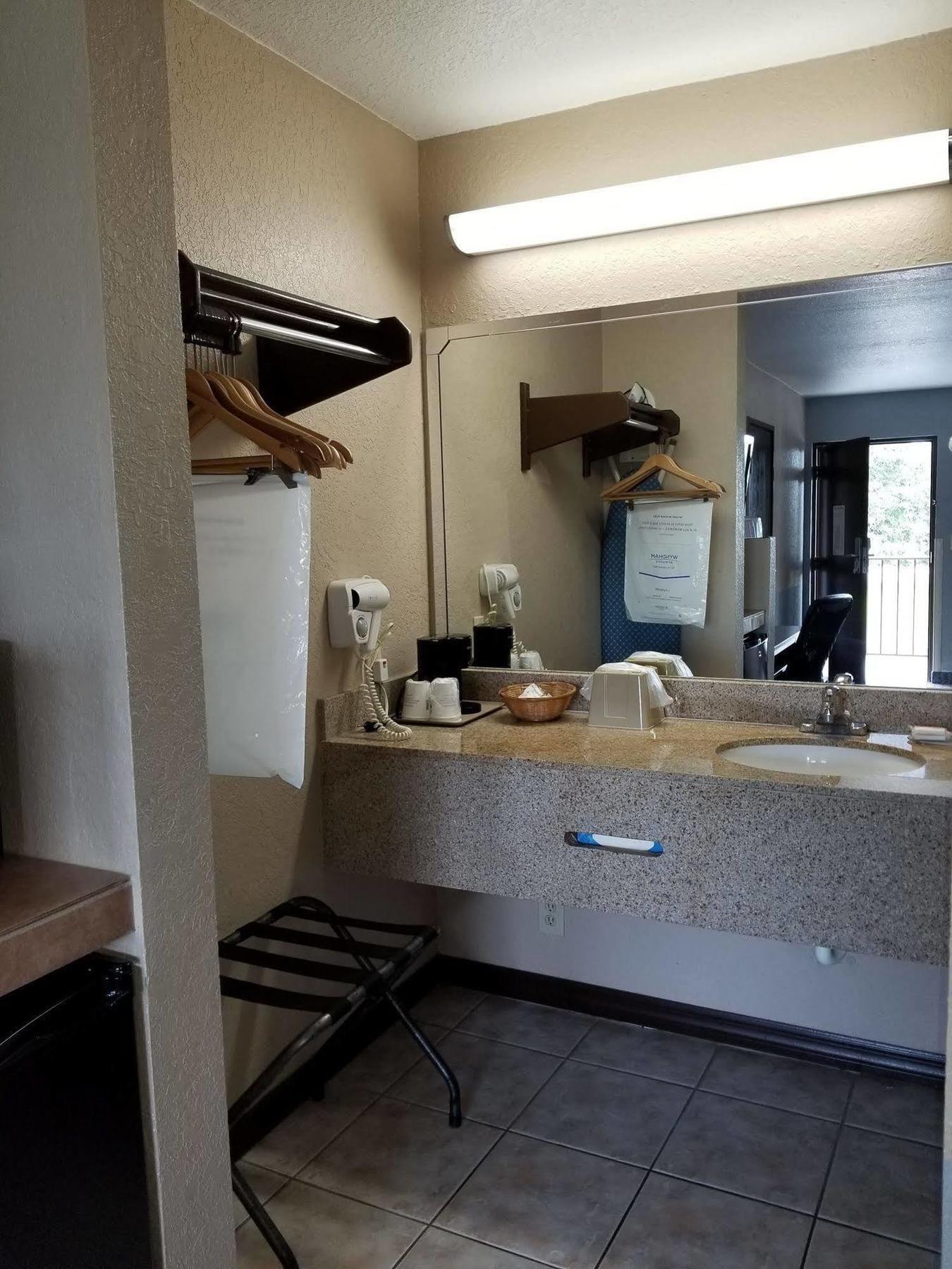 Hotel Super 8 By Wyndham Naples Golden Gate