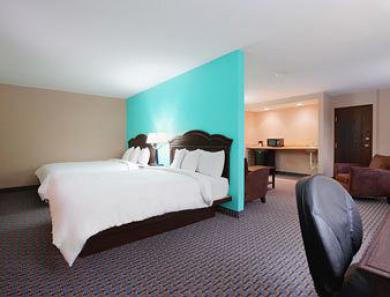 Super 8 By Wyndham Naples Hotel
